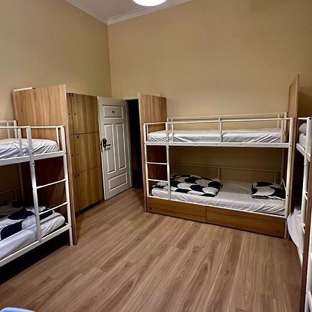 Fox Hostel Краков Экстерьер фото