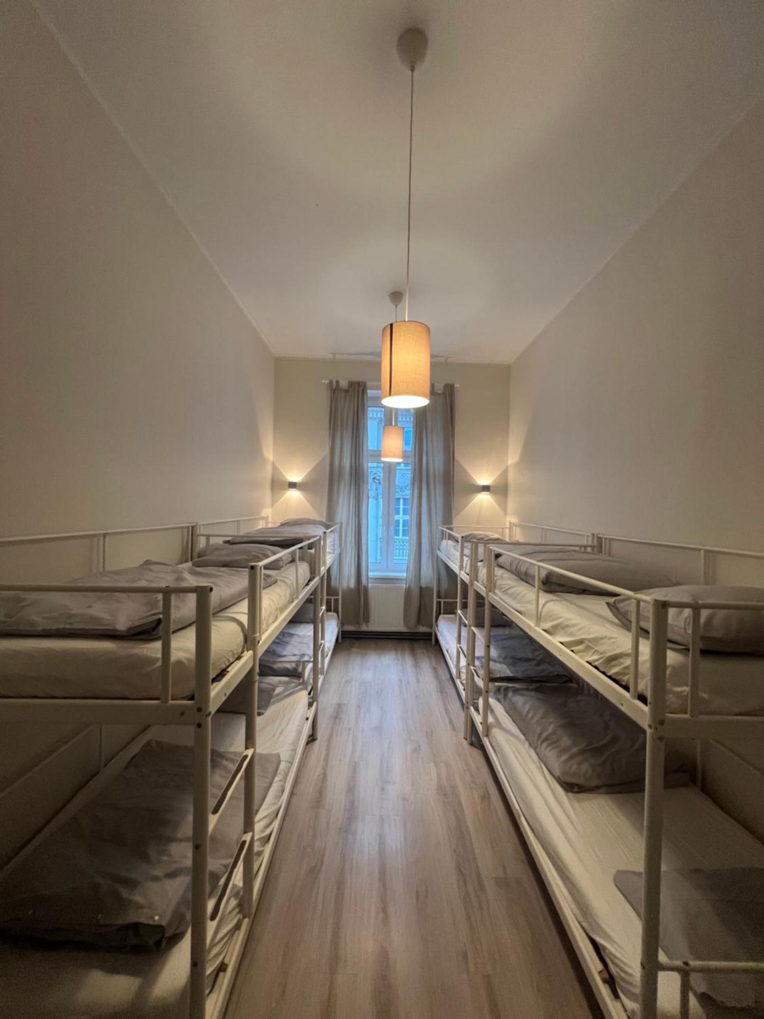 Fox Hostel Краков Экстерьер фото