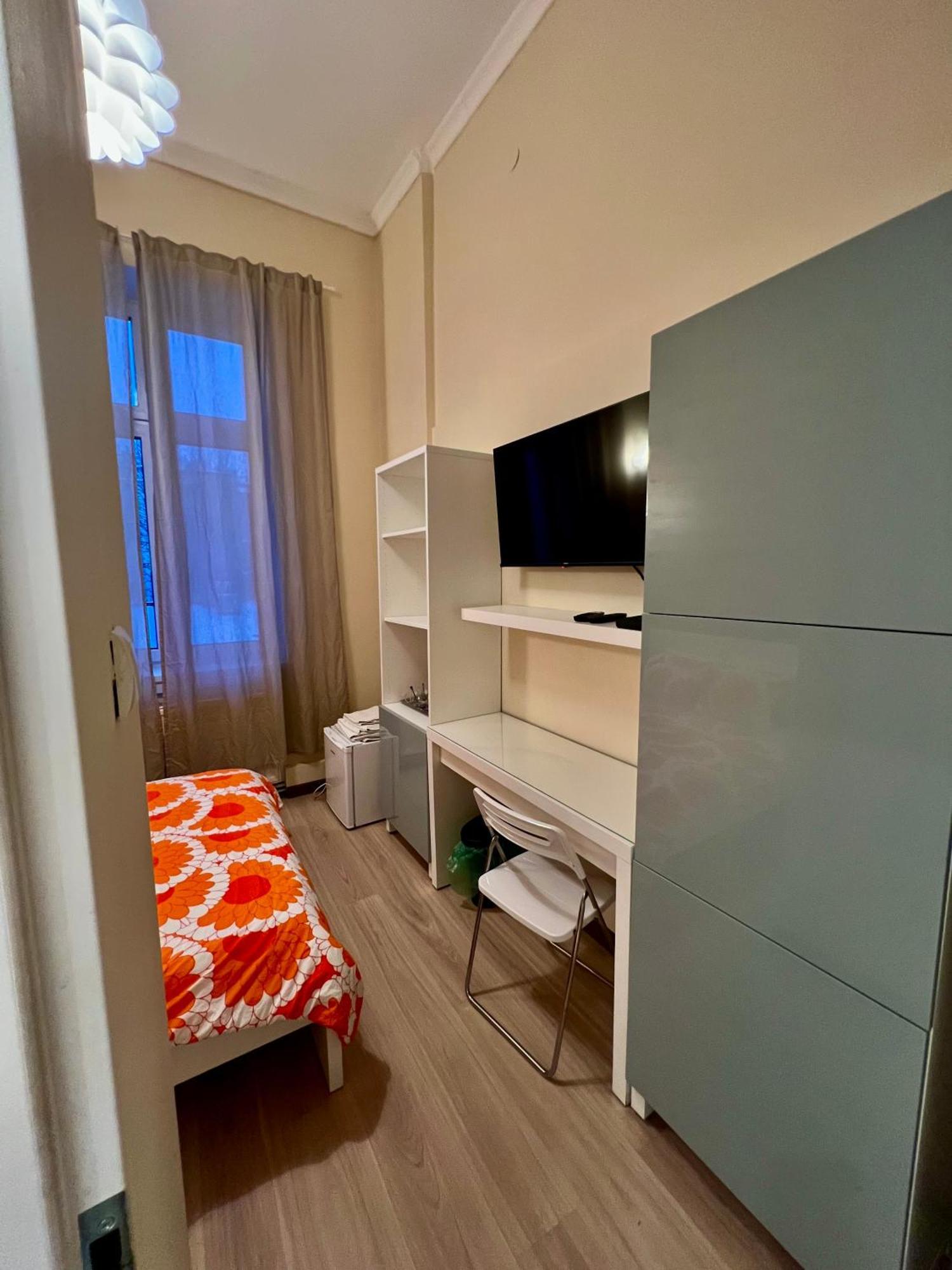 Fox Hostel Краков Экстерьер фото